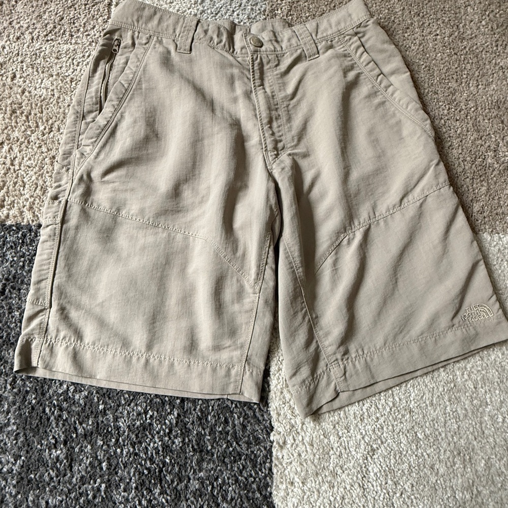 The North Face Tan Cargo Men’s Shorts with Relaxed Fit- size 34